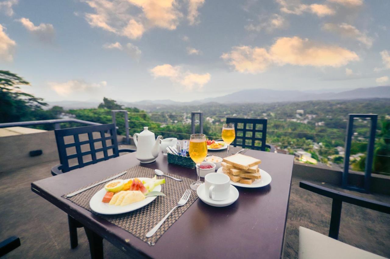 The Hills By Blue Fox Kandy Exterior foto