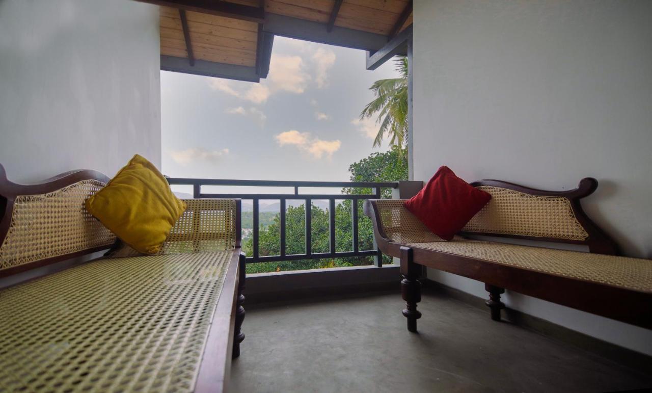 The Hills By Blue Fox Kandy Exterior foto