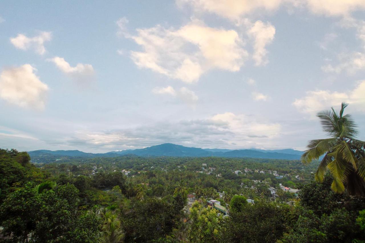 The Hills By Blue Fox Kandy Exterior foto